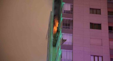 8. katta çıkan yangında alevler 9. kata sıçradı