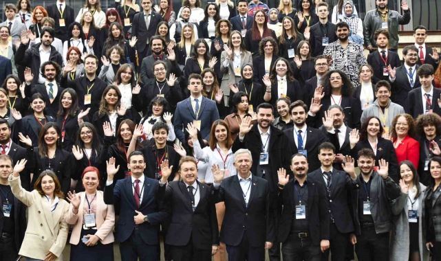 ABB Başkanı Yavaş, Model Başkent Konferansında gençlerle buluştu
