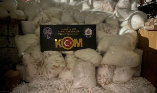Adana&#039;da 112 milyon 500 bin adet gümrük kaçağı makaron ele geçirildi