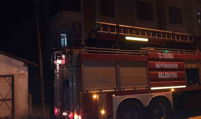 Ağaca takılan dronun imdadına itfaiye yetişti