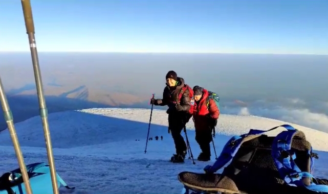 Ağrı Dağı turistleri ağırlamaya devam ediyor