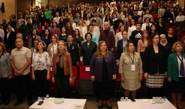 Akdeniz Üniversitesi'nde Cumhuriyet'in 100. yılında kadın hakları konuşuldu