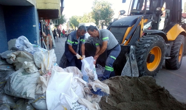 Akdeniz'de moloz ve evsel atıklar toplanıyor