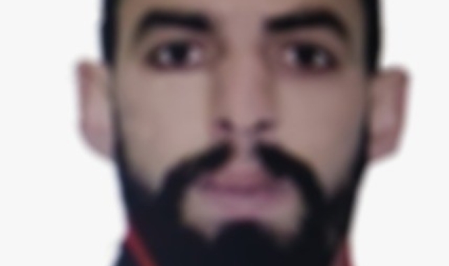 Akrabasını yol ortasında bıçaklayarak öldürdü
