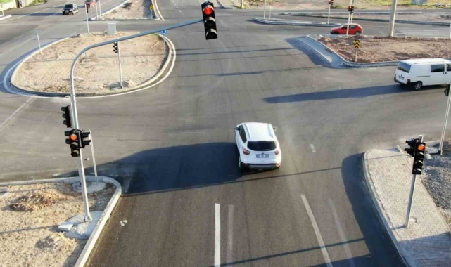 Aksaray'da kırmızı ışıkta geçen sürücüler dron ile böyle görüntülendi