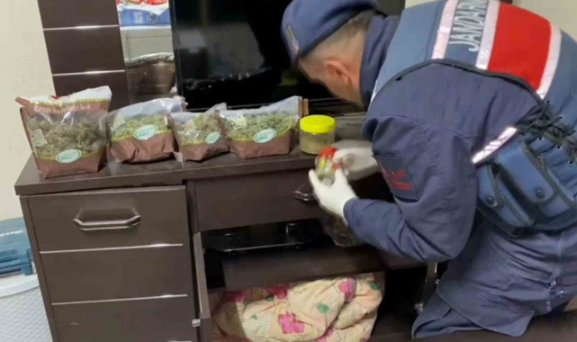 Aksaray'da uyuşturucu tacirlerine jandarma baskını