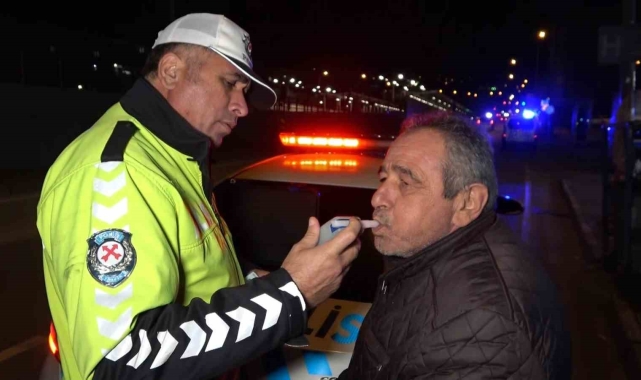 Alkollü yakalanmamak için şoför koltuğuna arkadaşını geçirdi, cezadan kaçamadı
