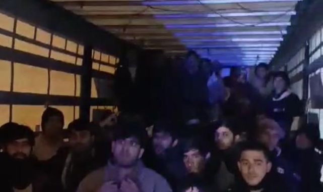 Alüminyum yüklü tırda 48 düzensiz göçmen yakalandı