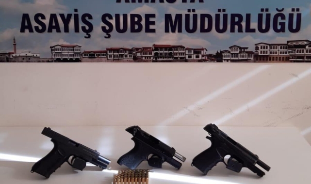 Amasya'da polisten sanal devriyede operasyon: 3 gözaltı