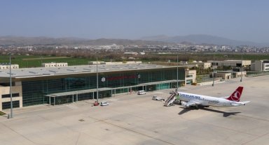 Anadolujet uçağı, yakıtı kritik seviyenin altına düşünce Elazığ'a acil iniş yaptı