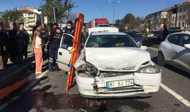 Ani fren yapan cipe otomobil çarptı: 4'ü çocuk 8 yaralı