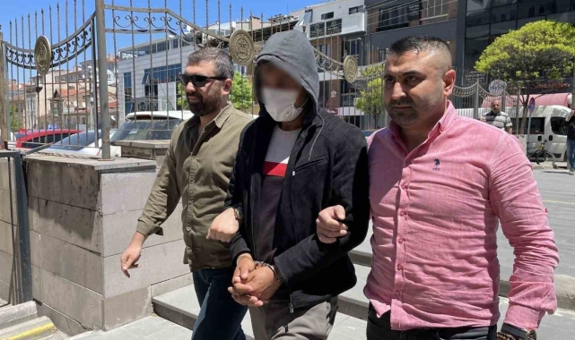 Annesini öldüren 15 yaşındaki çocuğun ve babasının yargılandığı dava ertelendi