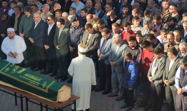 Annesini ziyarete giderken geçirdiği kazada ölen genç muhtar toprağa verildi