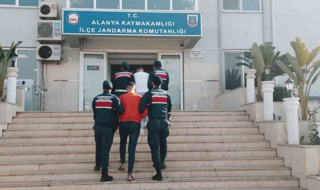 Antalya'da aranması olan 267 firari yakalandı