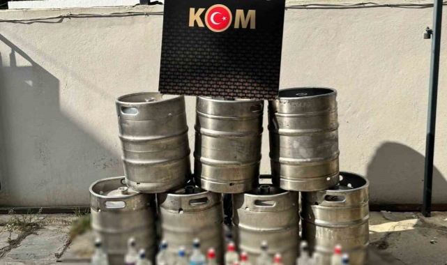 Antalya&#039;da bin litre sahte alkol ele geçirildi