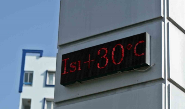 Antalya'da Kasım ayında termometreler 30 dereceyi gösterdi, deniz keyfi ara vermedi