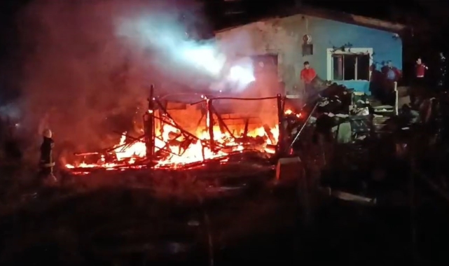 Antalya'da korkutan depo ve ev yangını