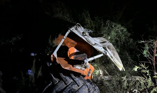 Antalya'da traktör devrildi: 1'i ağır 2 yaralı