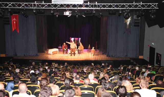 Antalya&#039;nın eski sokak satıcıları bu tiyatroda