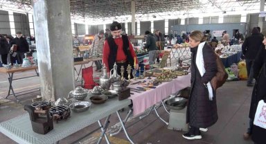 Antika pazarı vatandaşları geçmişe götürüyor