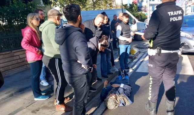 Aracın yaya geçidinde kadına çarptığı anlar kamerada: Duyarsızlığa tepki yağdı