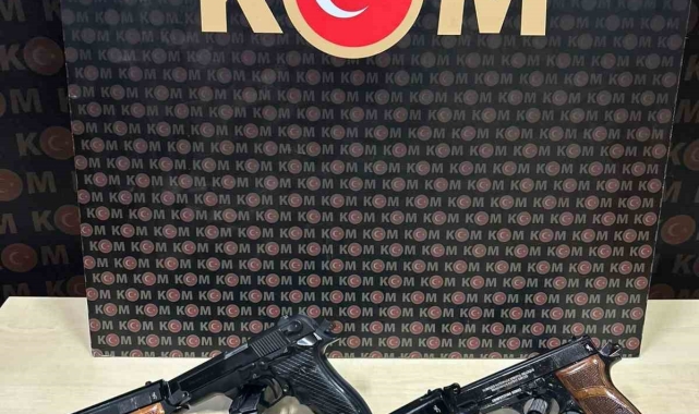 Aracından 3 ruhsatsız tabanca çıktı