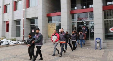 Aranan şahıslara yönelik operasyon