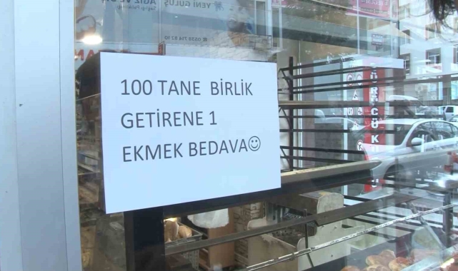 Arnavutköy'de bozuk para sıkıntısı yaşayan esnaftan ilginç çözüm, "bozuk para getirene ekmek bedava"