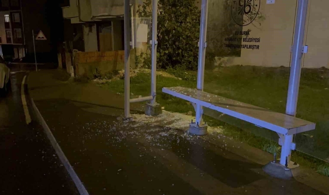 Arnavutköy'de kan donduran olay: İETT durağında bekleyen eski dünürüne kurşun yağdırdı