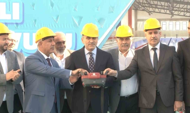 Arnavutköy'de kapalı alan yüzme havuzunun temeli atıldı