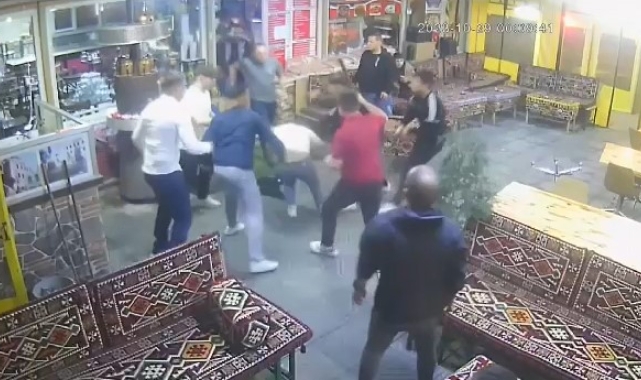Arnavutköy'de tartıştığı kişiyle konuşmak için çağırdığı kafeyi savaş alanına çevirdiler: O anlar kamerada
