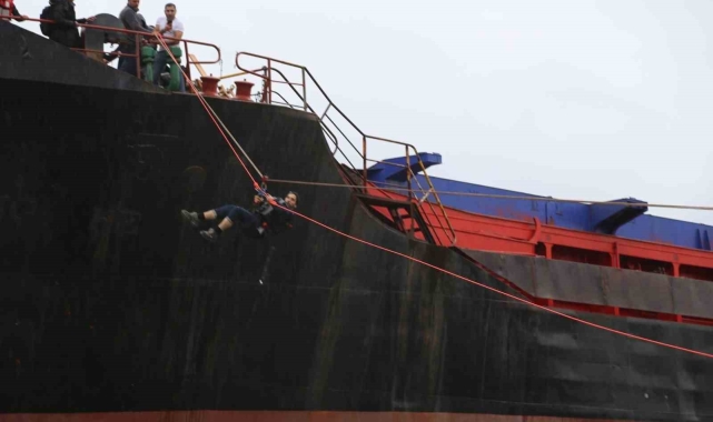 Artvin AFAD Müdürü Kemal Şenlioğlu: "13 kişiyi güvenli şekilde karaya indirdik; Operasyonumuz sağlıklı bir şekilde tamamlandı"