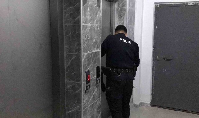 Asansörle birlikte zemine çakılan çocuk yaralandı