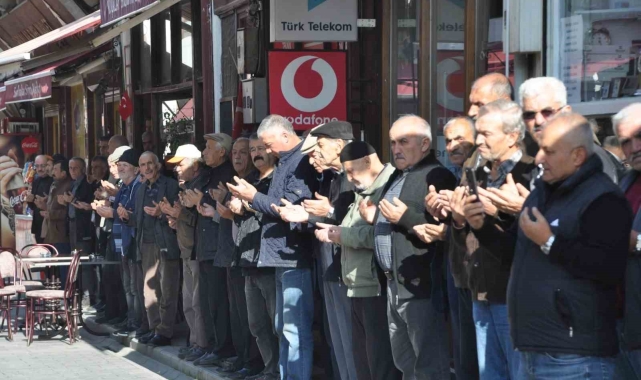 Asırlardır sürdürdükleri esnaf duasında Atatürk'ü andılar