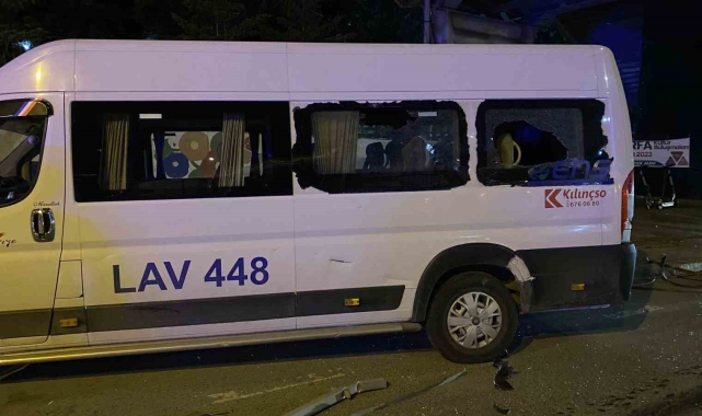 Avcılar&#039;da alkollü sürücünün kullandığı araç taksiye çarptı: 4 yaralı