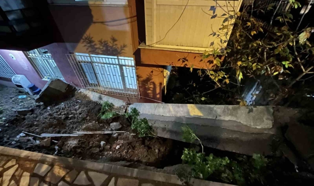Avcılar'da iki bina arasındaki istinat duvarı çöktü