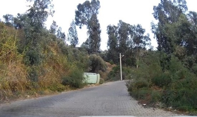 Aydın&#039;da freni tutmayan minibüs devrildi: 3 yaralı