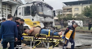 Aydın'da kamyon ve tır çarpıştı: 1 yaralı
