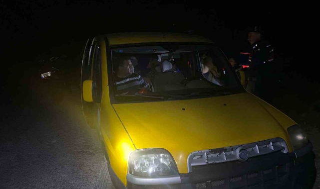 Ayvacık'ta 12 kaçak göçmen ile 1 organizatör yakalandı