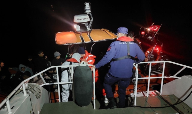 Ayvalık'ta 29 düzensiz göçmen kurtarıldı