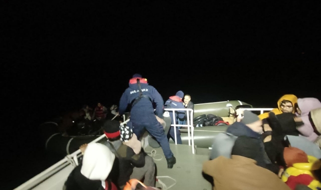 Ayvalık'ta Yunan unsurlarınca Türk karasularına itilen 42 göçmen kurtarıldı