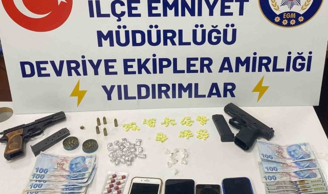 Bağcılar&#039;da uyuşturucu denetiminde araçtan 13,44 gram taş kokain çıktı