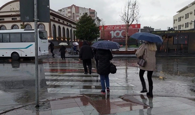 Balıkesir güne yağmur ile uyandı