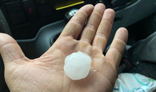 Balıkesir'de ceviz büyüklüğünde dolu yağışı oldu