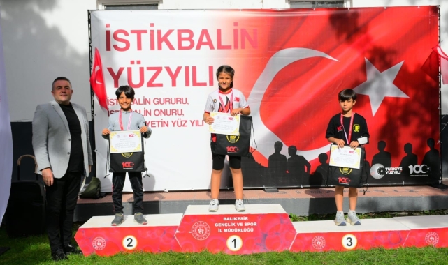 Balıkesir'de hafta sonu genç sporcular kıyasıya yarıştı
