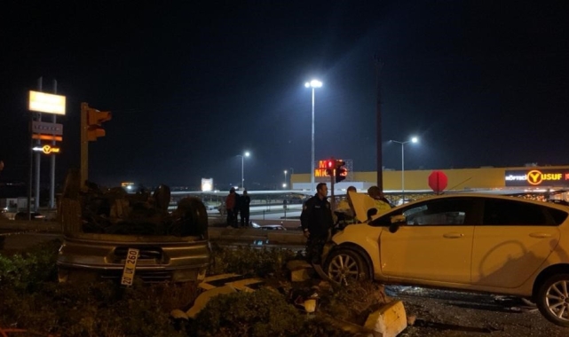 Balıkesir'de iki otomobil çarpıştı: 1 ölü, 2 yaralı