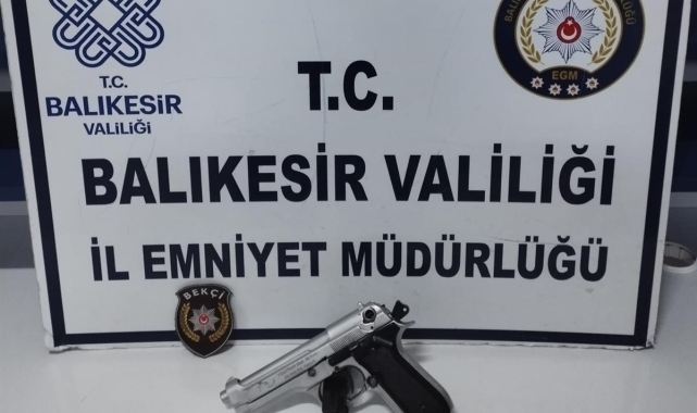 Balıkesir'de polis 3 aranan şahsı yakalandı