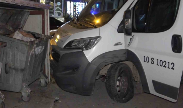 Balıkesir&#039;den çaldığı servis aracını Bursa&#039;da bırakıp kaçtı