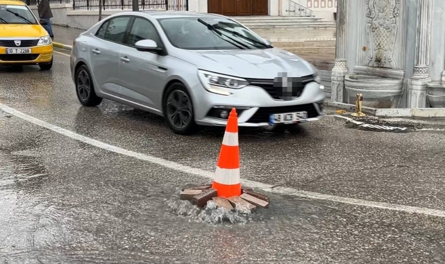 Bandırma'da yağış ve fırtına etkili oldu