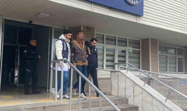 Banka kartlarını kiraya vererek dolandırıcılık yapıyordu, siber polise yakalandı